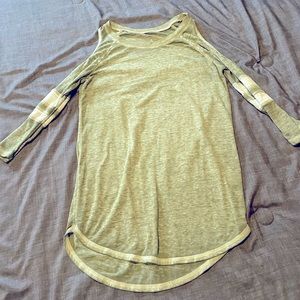 Sporty green colored cropped shoulder top